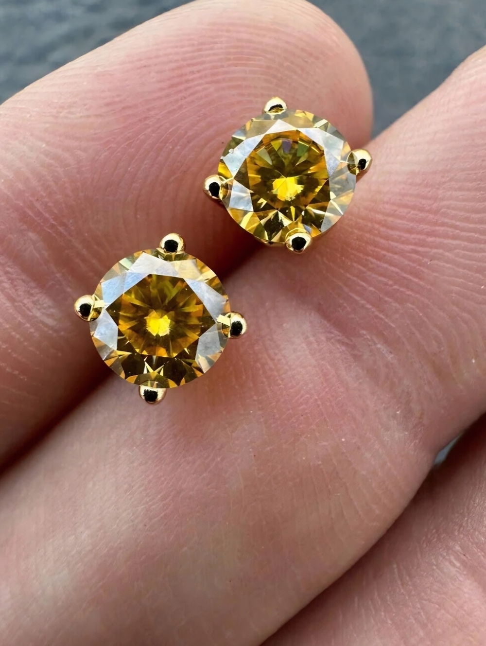 Canary Yellow Moissanite Screwback Stud Earrings 925 Silver 5mm NEW - Picture 3 of 10